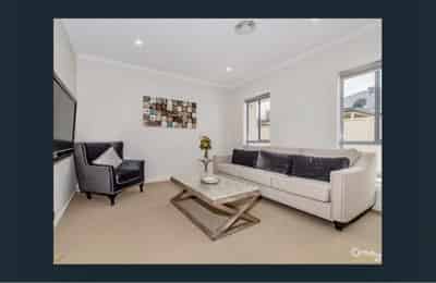 Common Area?w=400&h=260&fit=crop&q=40&auto=format&trim=auto