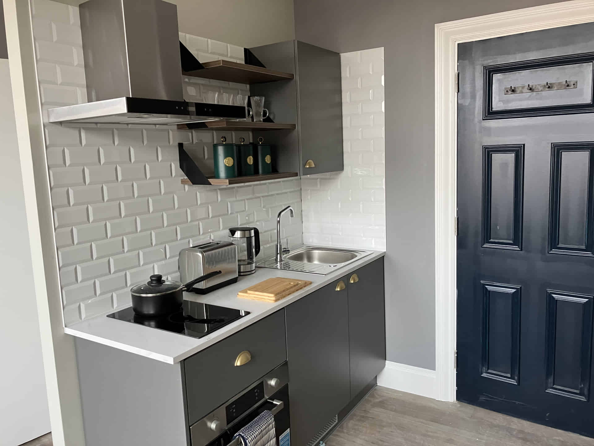 Amenities?w=400&h=260&fit=crop&q=40&auto=format&trim=auto