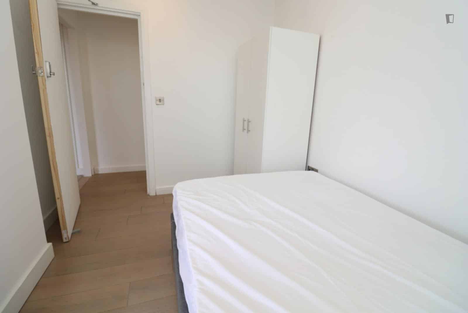 Bedroom 5 - Kitchen?w=400&h=260&fit=crop&q=40&auto=format&trim=auto