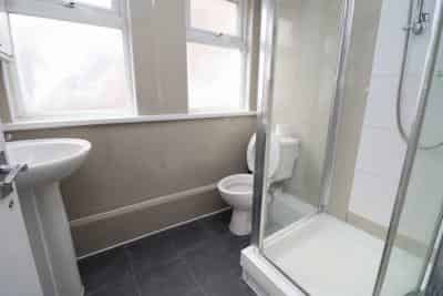 Room in a 5 Bedroom Apartment, Brixton Hill, London, SW2 1AA - London, England, United Kingdom - Bedroom 2 - Bathroom