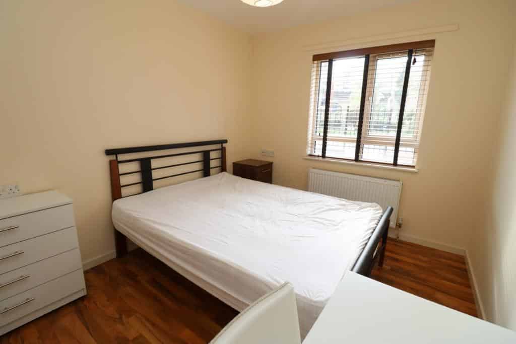 Room in a 3 Bedroom Apartment, Phoenix Wharf Rd, London, SE1 2XU - London, England, United Kingdom - Welcoming double bedroom in Peckham - Bedroom