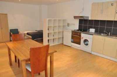 Studio Room, Copenhagen Pl, London, E14 7EX - London, England, United Kingdom - Bedroom 1 - Kitchen