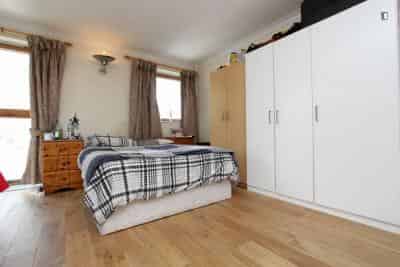 Room in a 3 Bedroom Apartment, Marsh Wall, London, E14 9SG - London, England, United Kingdom - Bedroom 1  - Bedroom