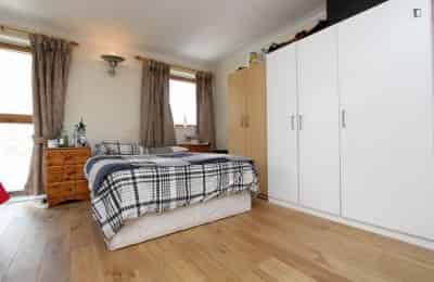 Room in a 3 Bedroom Apartment, Marsh Wall, London, E14 9SG - London, England, United Kingdom - Bedroom 1 - Bedroom