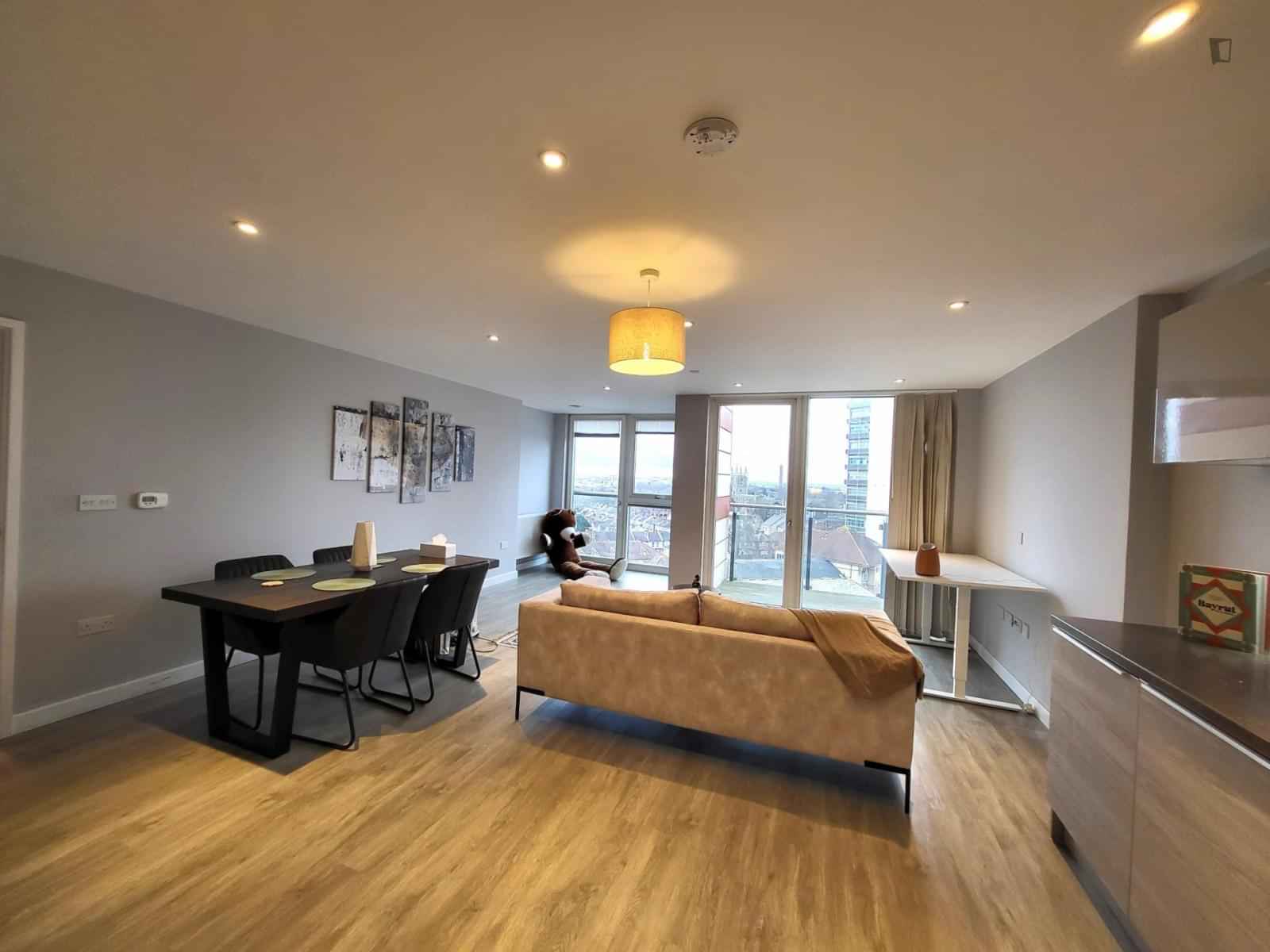 Room in a 3 Bedroom Apartment, Scarbrook Rd, Croydon, CR0 1LY - London, England, United Kingdom - Common Area