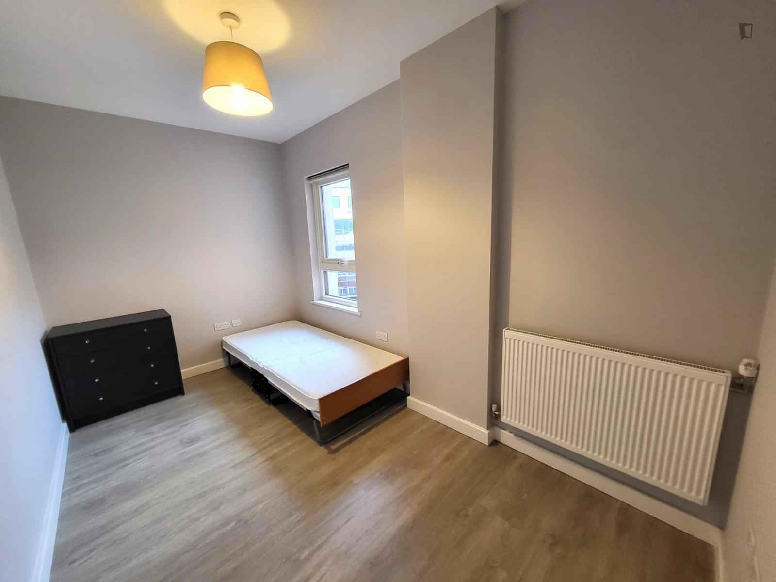 Room in a 3 Bedroom Apartment, Scarbrook Rd, Croydon, CR0 1LY - London, England, United Kingdom - Bedroom 2 - Bedroom