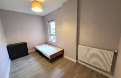 Room in a 3 Bedroom Apartment, Scarbrook Rd, Croydon, CR0 1LY - London, England, United Kingdom - Bedroom 2 - Bedroom