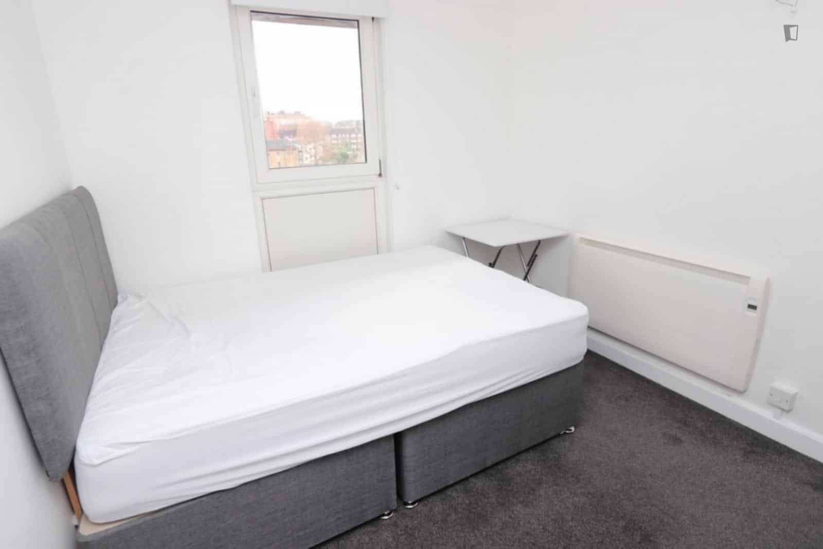 Bedroom 4 - Kitchen?w=400&h=260&fit=crop&q=40&auto=format&trim=auto