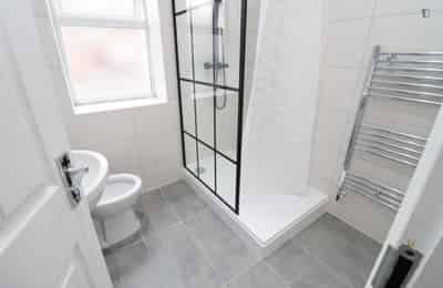Room in a 6 Bedroom Apartment, Deronda Rd, London, SE24 9BQ - London, England, United Kingdom - Bedroom 2 - Bathroom