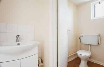 Room in a 9 Bedroom Apartment, Kilburn High Rd, London, NW6 7JN - London, England, United Kingdom - Bedroom 2 - Bathroom