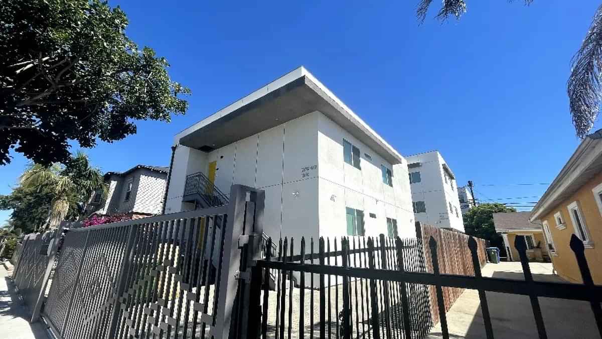 1370 W 35th Pl, Los Angeles - Los Angeles, California, United States - Exterior