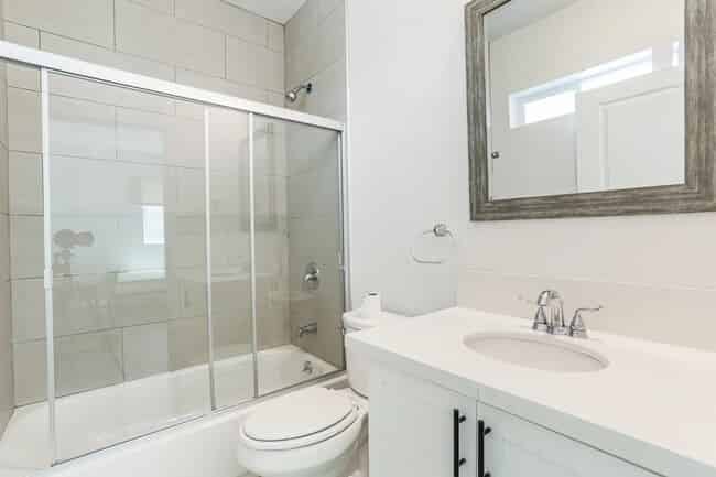 1369 W 36th St, Los Angeles - Los Angeles, California, United States - Bathroom
