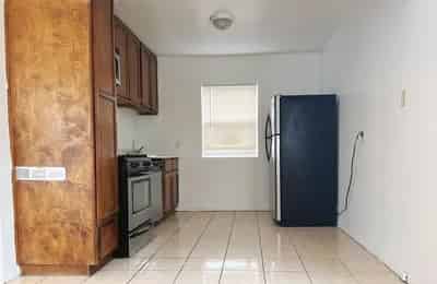 Bedroom?w=400&h=260&fit=crop&q=40&auto=format&trim=auto