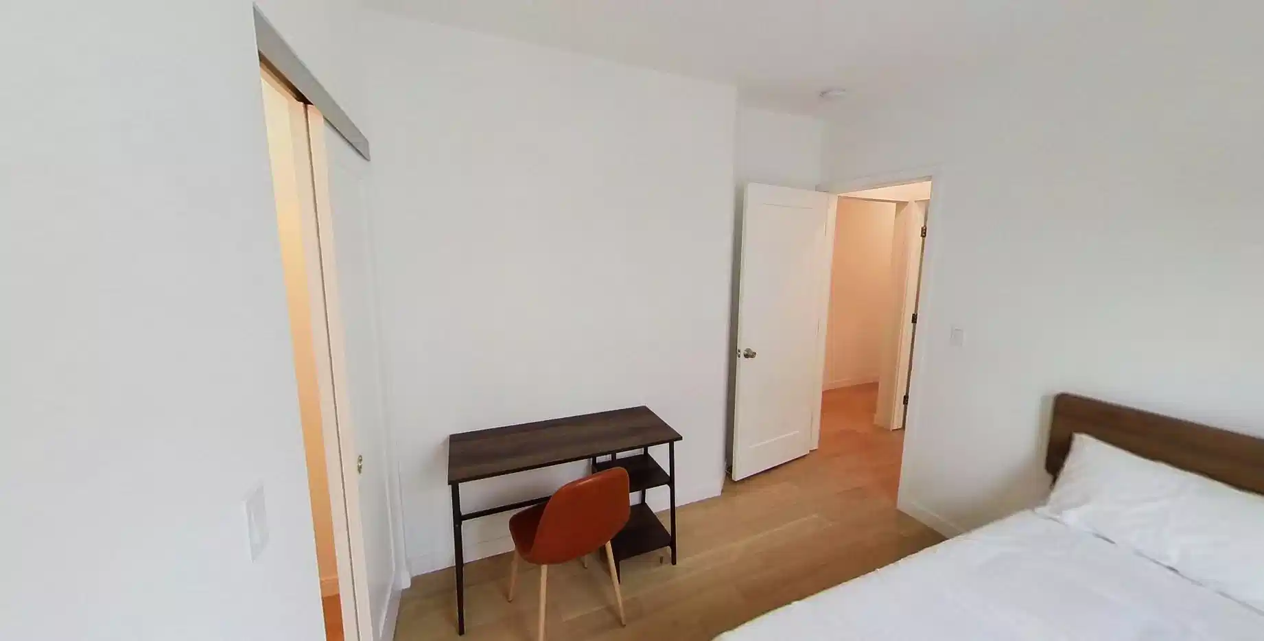 Exterior?w=400&h=260&fit=crop&q=40&auto=format&trim=auto