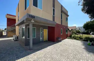 1238 W 37th Pl, Los Angeles - Los Angeles, California, United States - Exterior