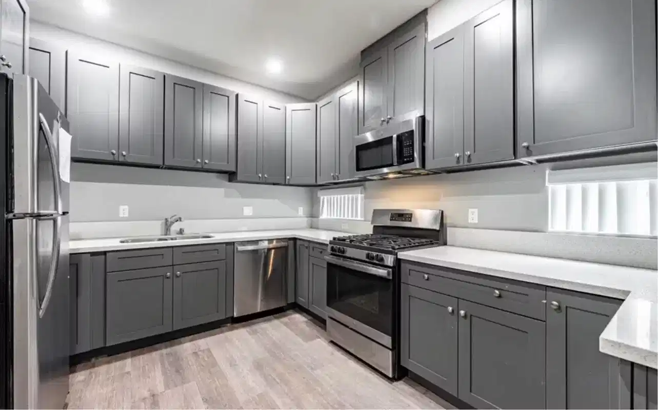 Exterior?w=400&h=260&fit=crop&q=40&auto=format&trim=auto