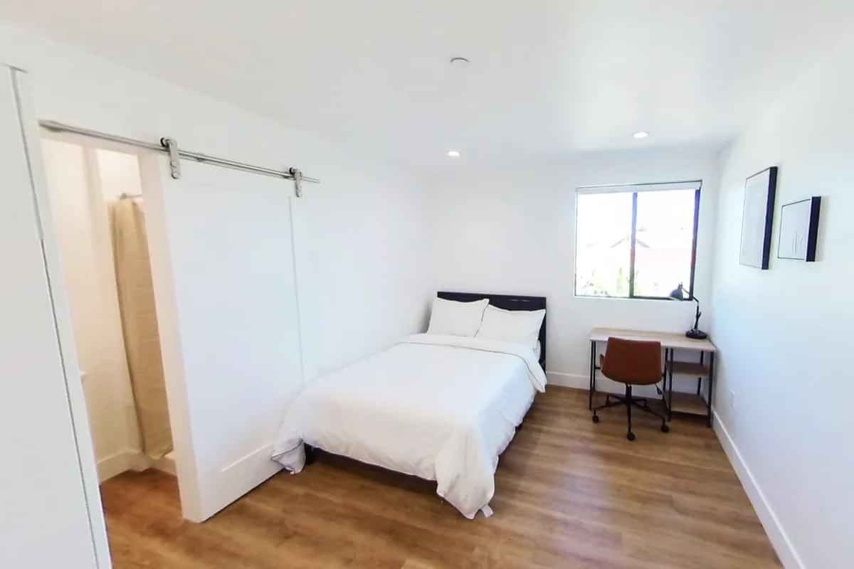 Common Area?w=400&h=260&fit=crop&q=40&auto=format&trim=auto