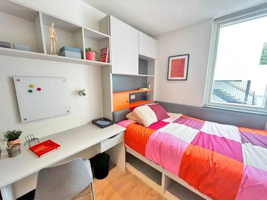 Premium Ensuite - 8 Bedroom Apartment