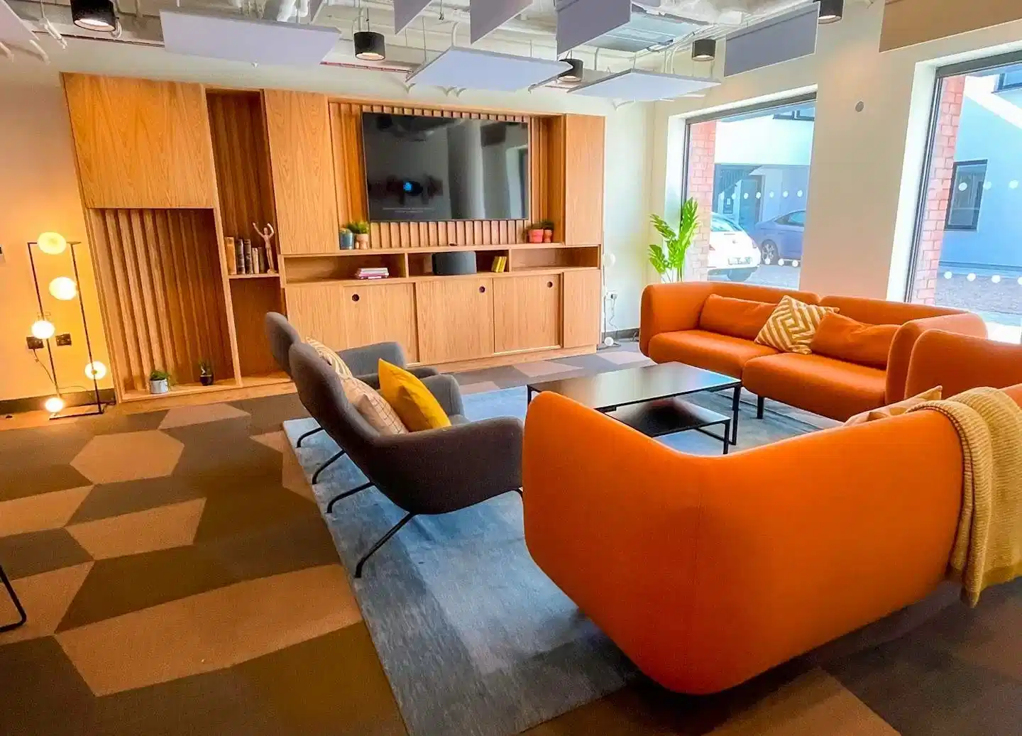 Amenities?w=400&h=260&fit=crop&q=40&auto=format&trim=auto