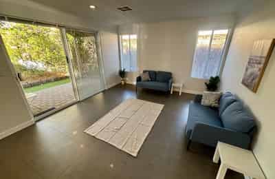 Common Area?w=400&h=260&fit=crop&q=40&auto=format&trim=auto