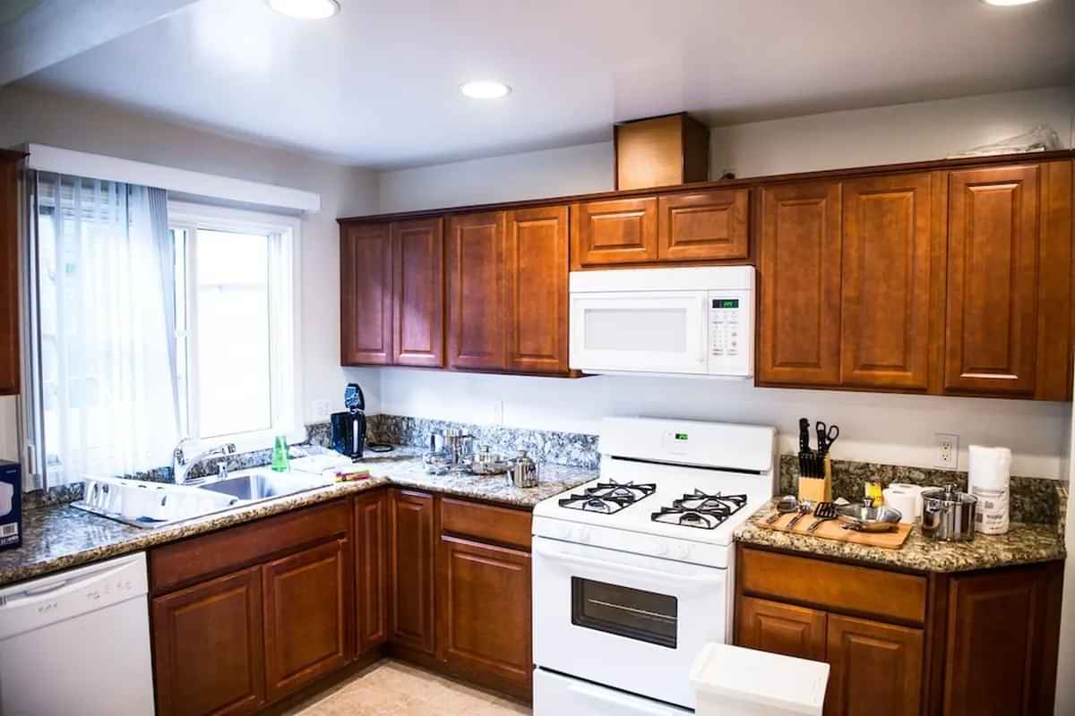 1379 W 22nd St, Los Angeles - Los Angeles, California, United States - 4 Bed 2 Bath - Kitchen