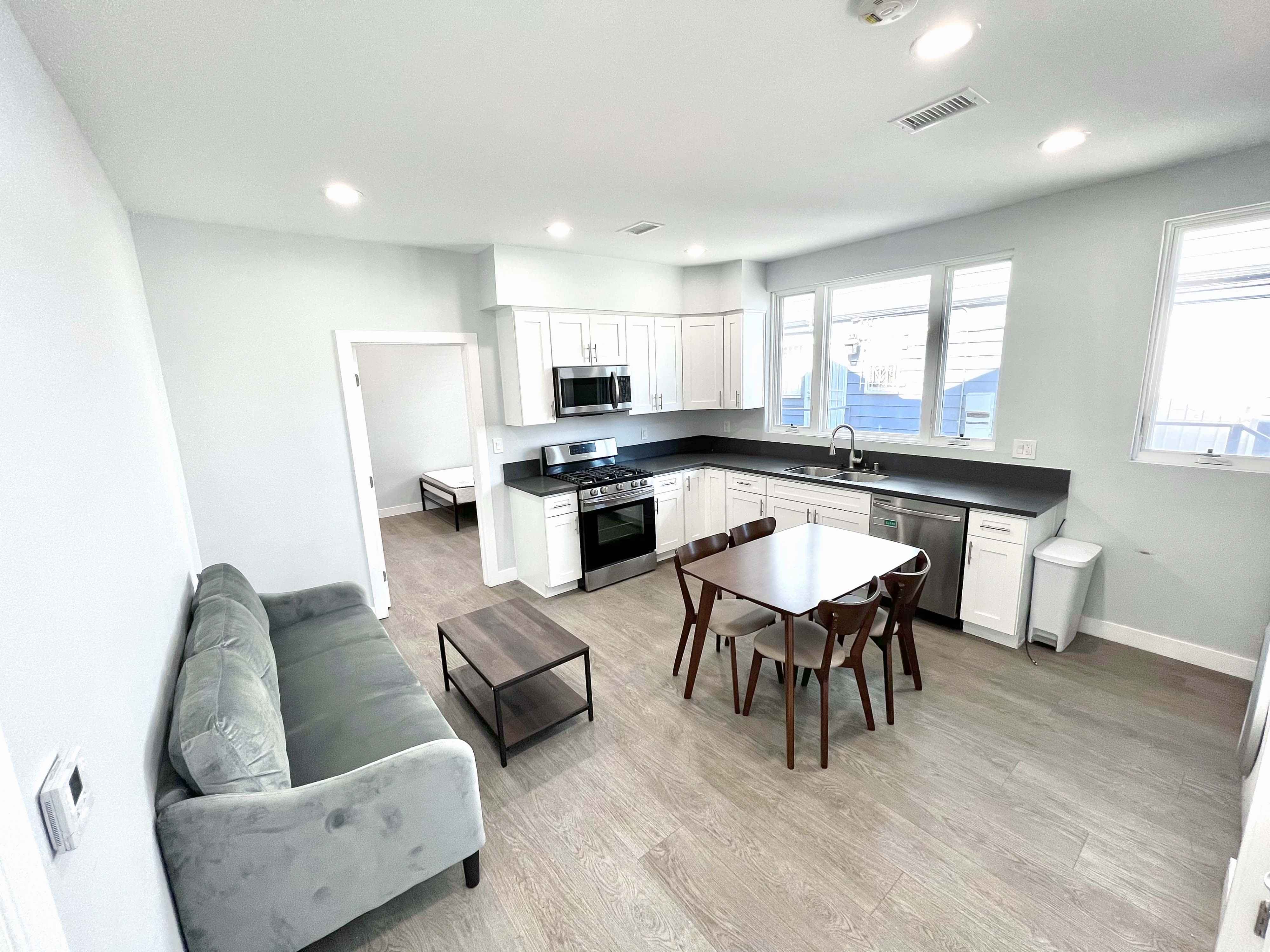 2641 S Budlong Ave, Los Angeles - Los Angeles, California, United States - Kitchen