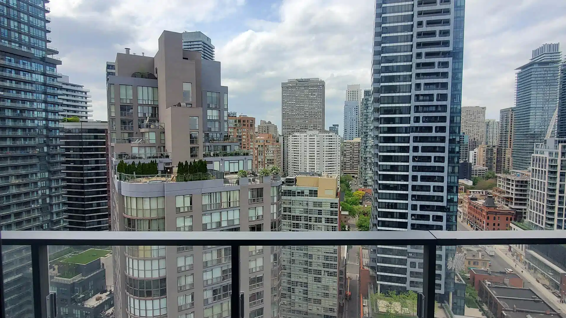 Liwinco Wellesley Street, Toronto 2