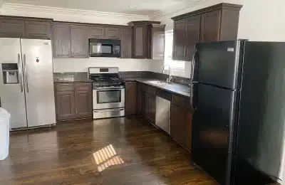 1251 W 35th St, Los Angeles - Los Angeles, California, United States - Kitchen