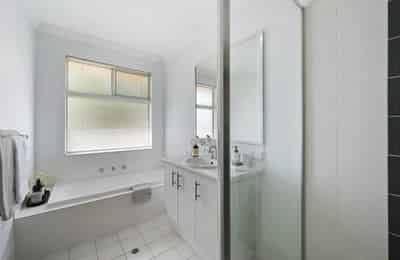 Room 3 - Kitchen?w=400&h=260&fit=crop&q=40&auto=format&trim=auto