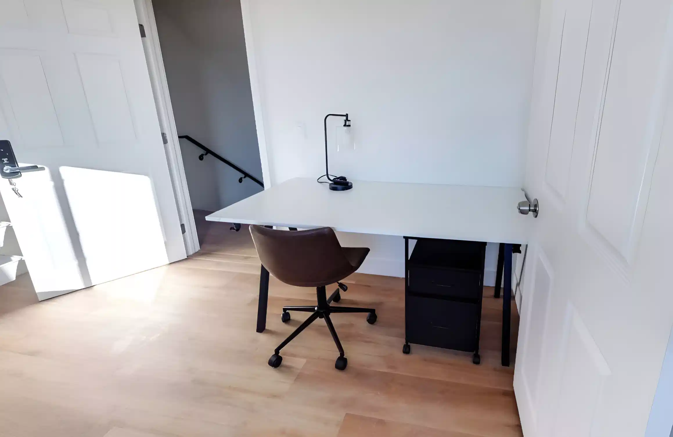 Exterior?w=400&h=260&fit=crop&q=40&auto=format&trim=auto