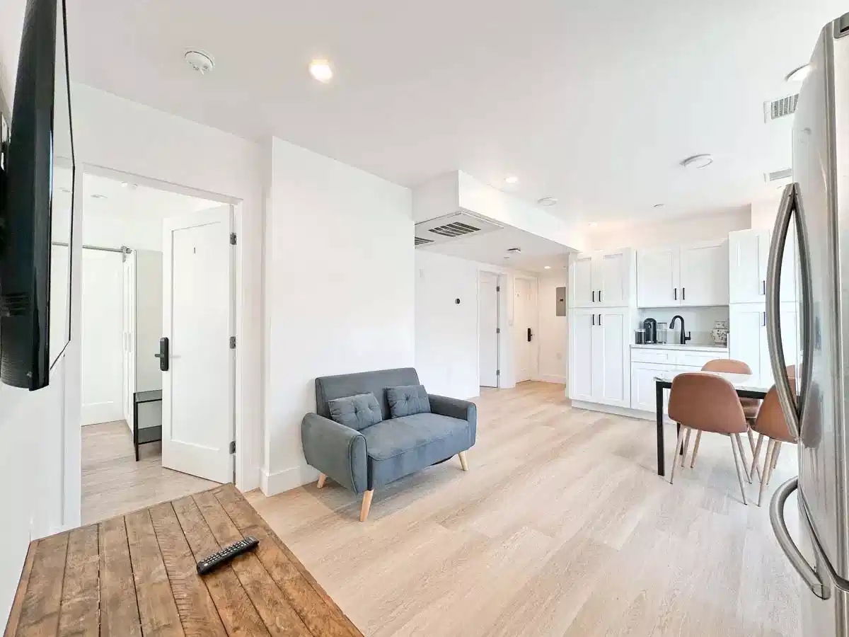 The Pegasus - 1471 W 37th St, Los Angeles - Los Angeles, California, United States - Common Area