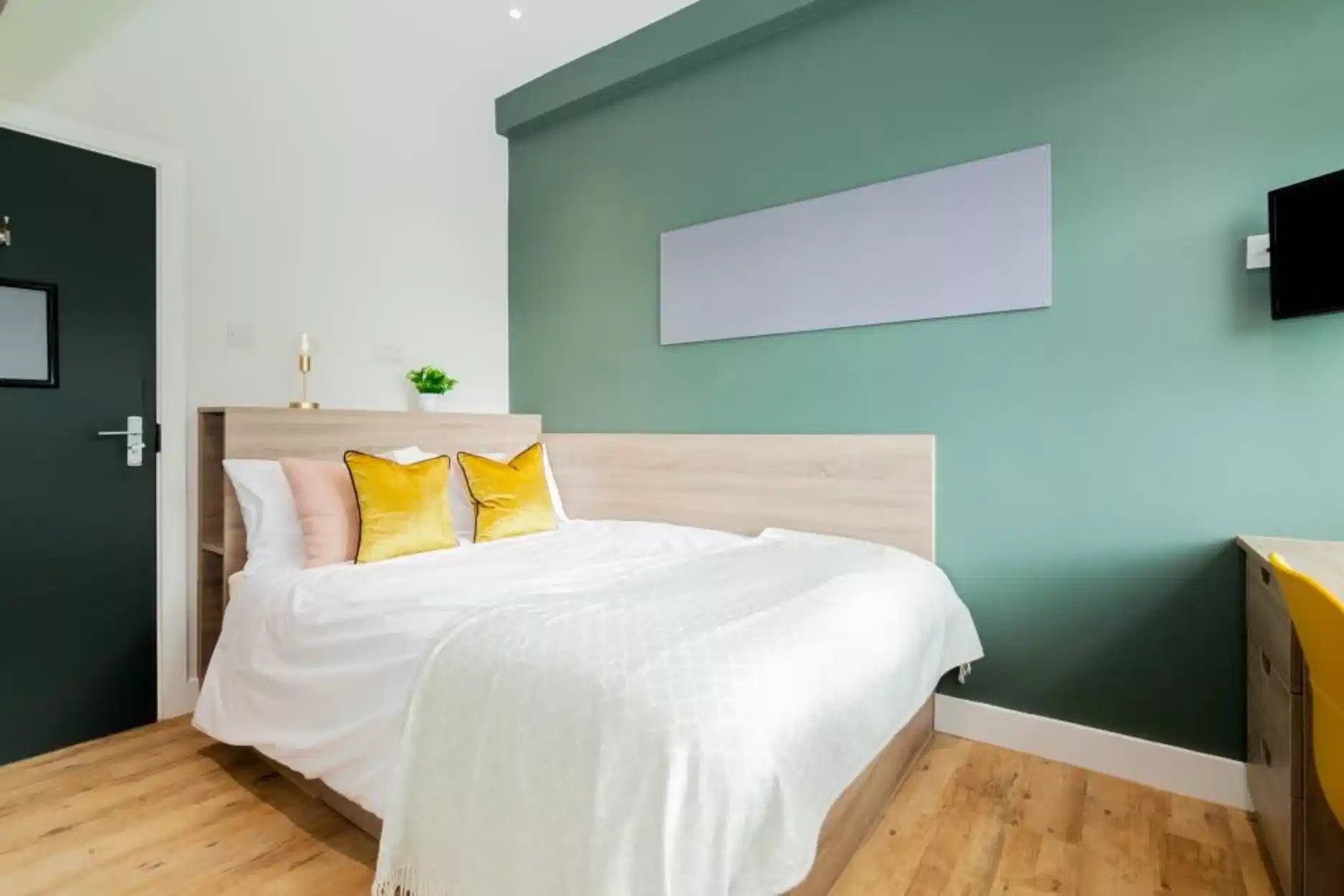 Floor Plan?w=400&h=260&fit=crop&q=40&auto=format&trim=auto