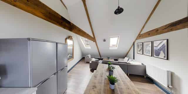 Common Area?w=400&h=260&fit=crop&q=40&auto=format&trim=auto