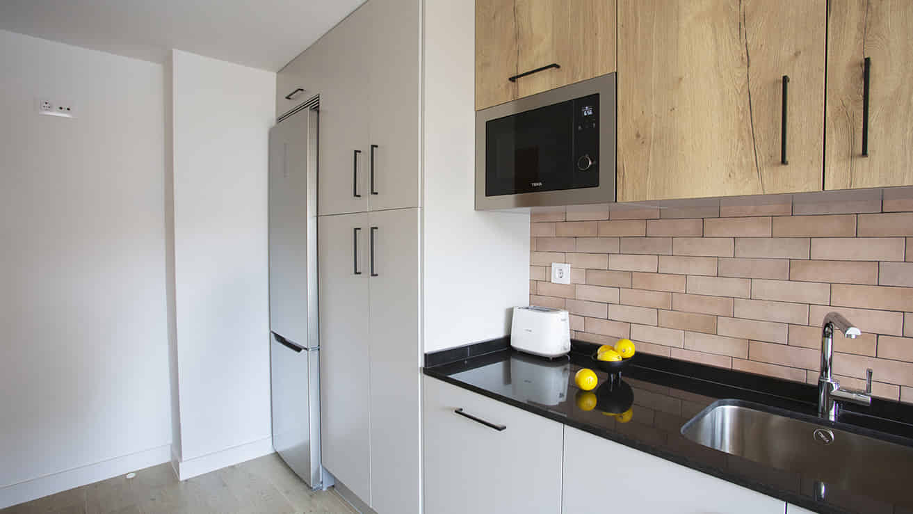 Calle Esperanza Sanchez Carrascosa, Madrid - Madrid, Spain - Kitchen