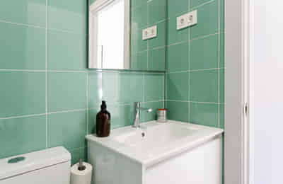 Common Area?w=400&h=260&fit=crop&q=40&auto=format&trim=auto