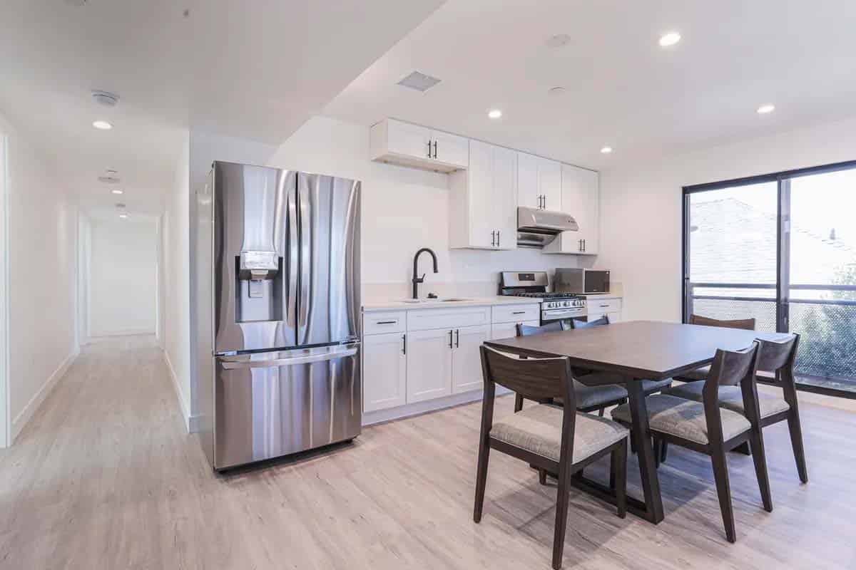 Kitchen?w=400&h=260&fit=crop&q=40&auto=format&trim=auto