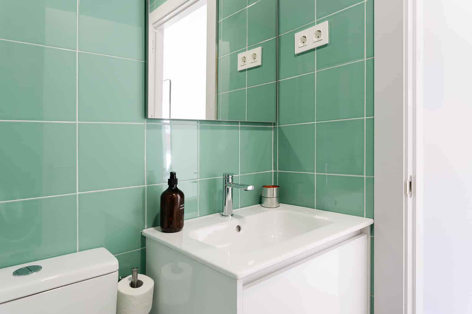 Common Area?w=400&h=260&fit=crop&q=40&auto=format&trim=auto