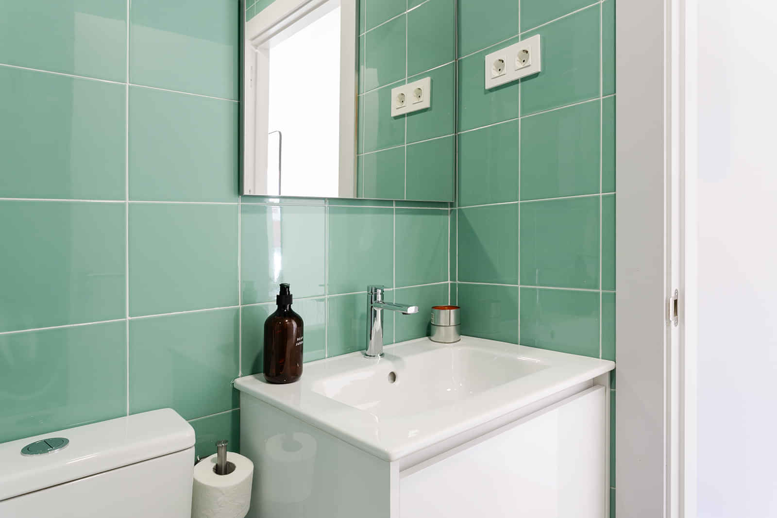 Common Area?w=400&h=260&fit=crop&q=40&auto=format&trim=auto