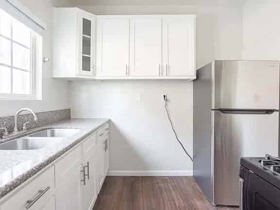 Common Area?w=400&h=260&fit=crop&q=40&auto=format&trim=auto