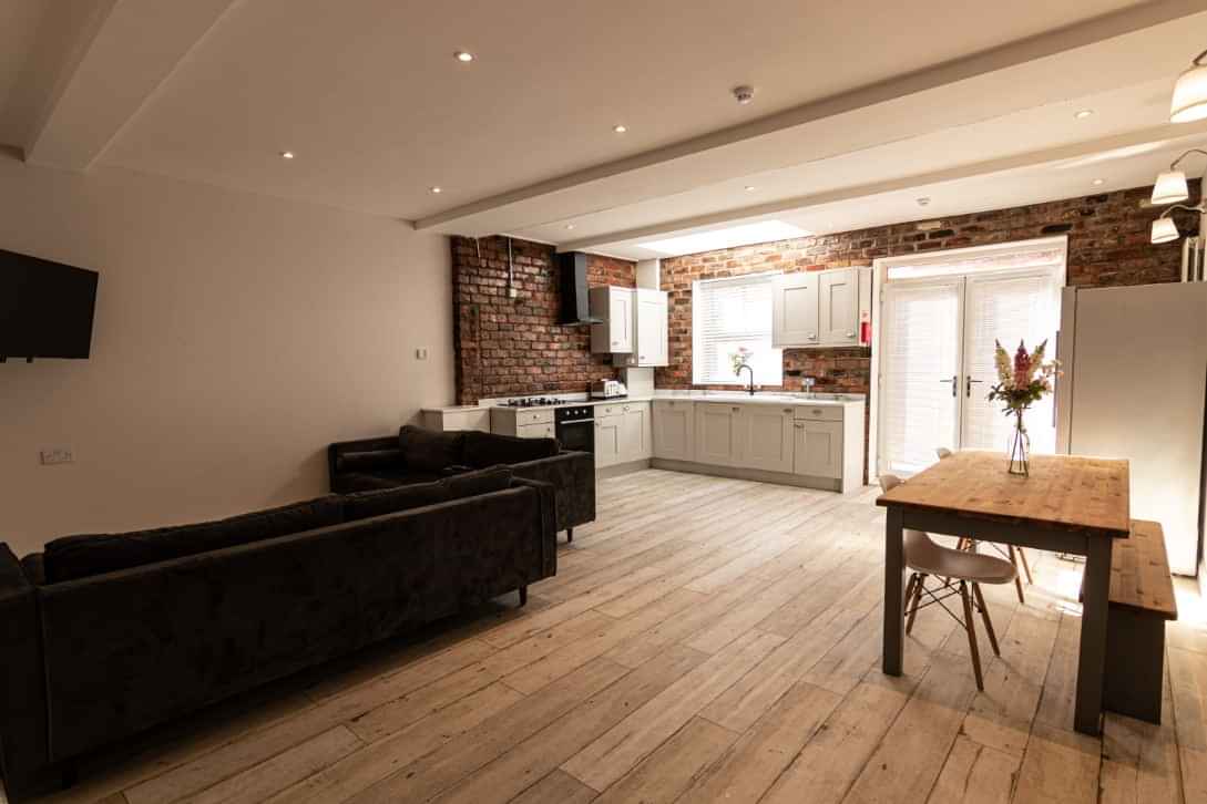 Room in a 7 Bedroom Apartment, 89 Woodcroft Road, Liverpool L15 2HG - Liverpool, England, United Kingdom - Common Area