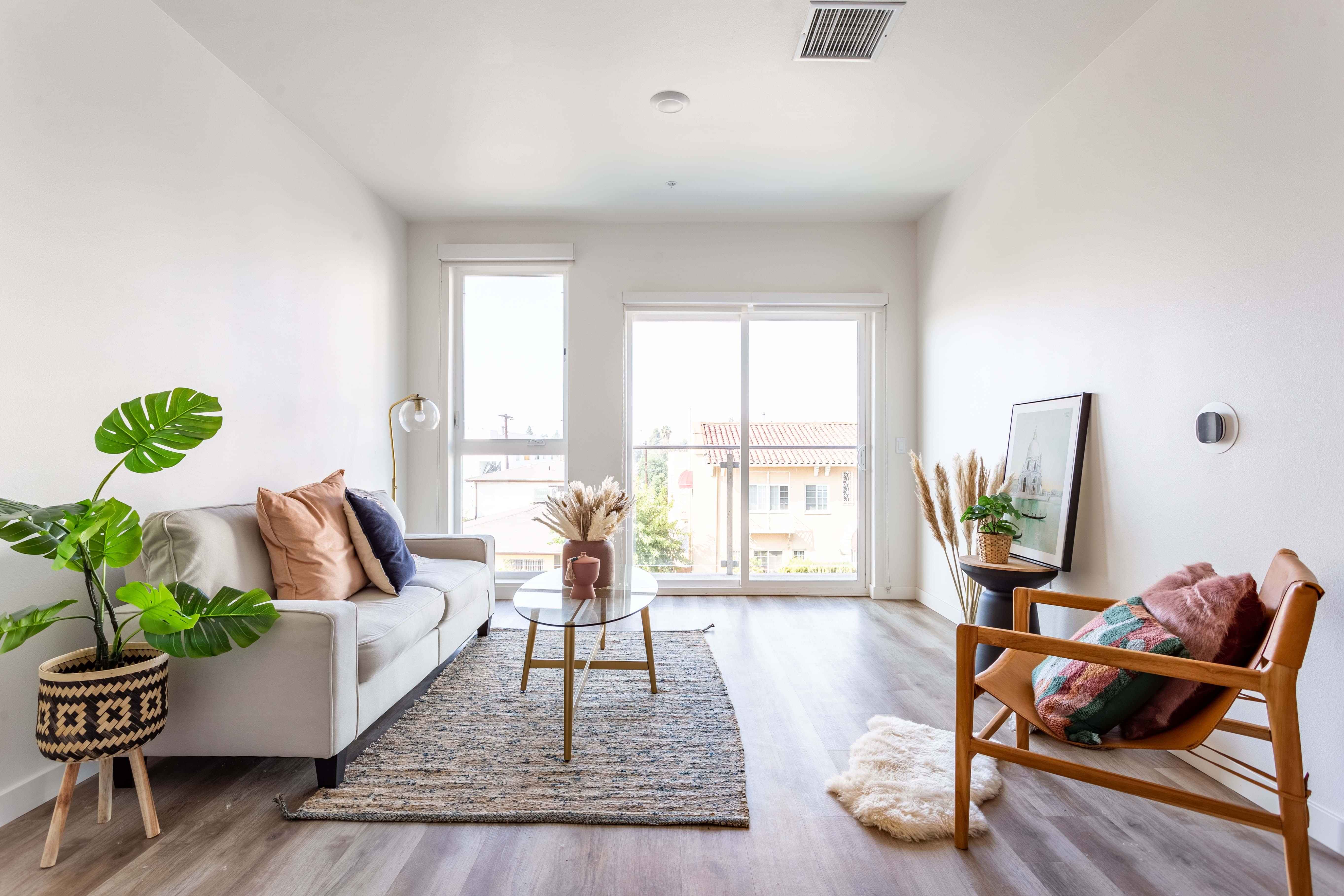 Amenities?w=400&h=260&fit=crop&q=40&auto=format&trim=auto