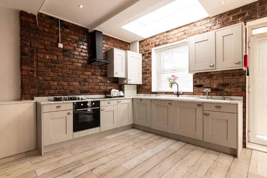 Common Area?w=400&h=260&fit=crop&q=40&auto=format&trim=auto