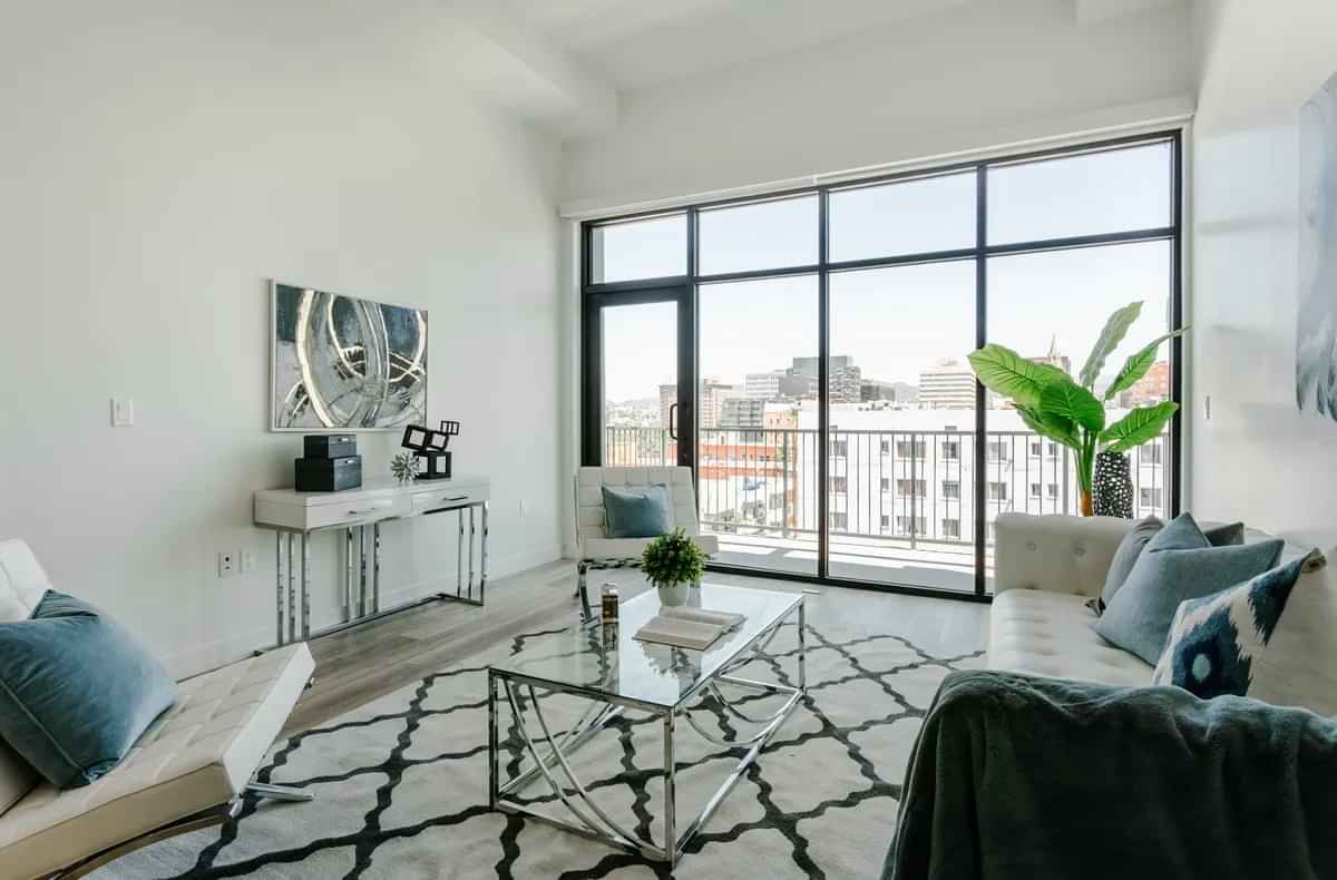 Common Area?w=400&h=260&fit=crop&q=40&auto=format&trim=auto