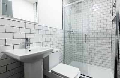 Room in a 7 Bedroom Apartment, 61 Langton Road, Liverpool L15 2HS - Liverpool, England, United Kingdom - Room 5 - Bathroom