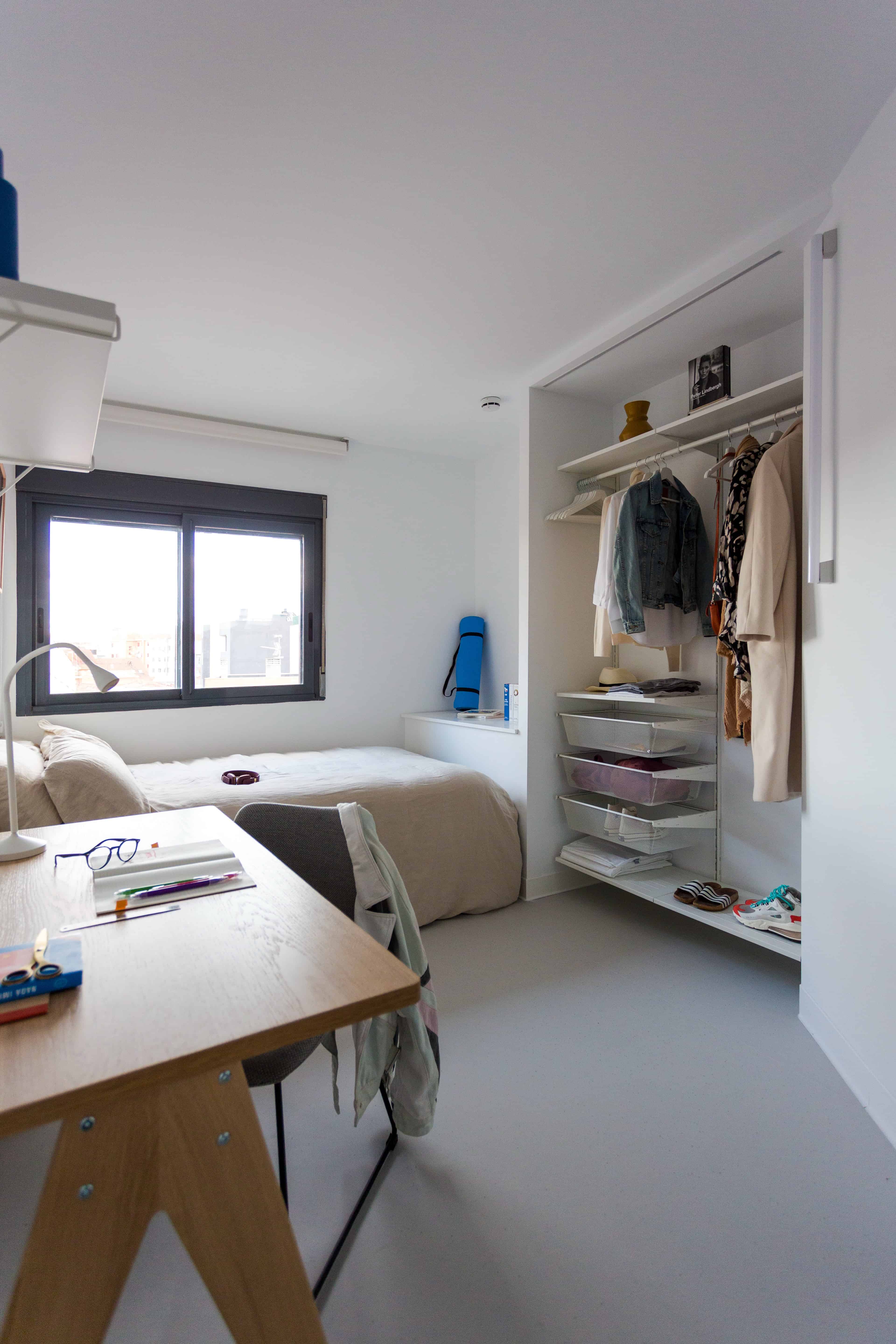 Common Area?w=400&h=260&fit=crop&q=40&auto=format&trim=auto