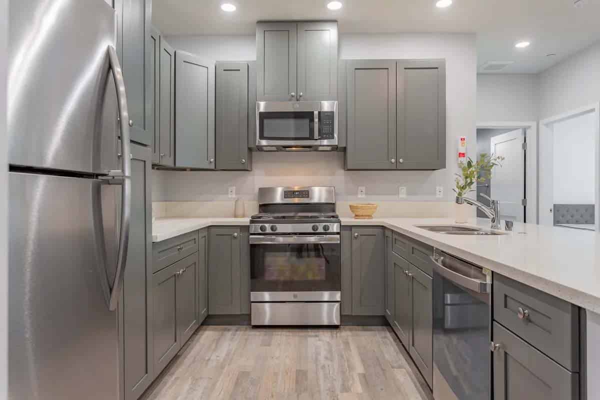 Exterior?w=400&h=260&fit=crop&q=40&auto=format&trim=auto