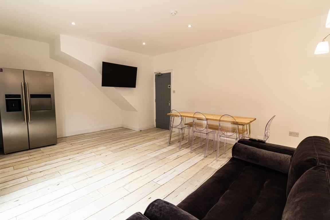 Room in a 8 Bedroom Apartment, 74 Woodcroft Road, Liverpool, L15 2HQ - Liverpool, England, United Kingdom - Common Area