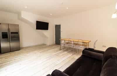 Room in a 8 Bedroom Apartment, 74 Woodcroft Road, Liverpool, L15 2HQ - Liverpool, England, United Kingdom - Common Area