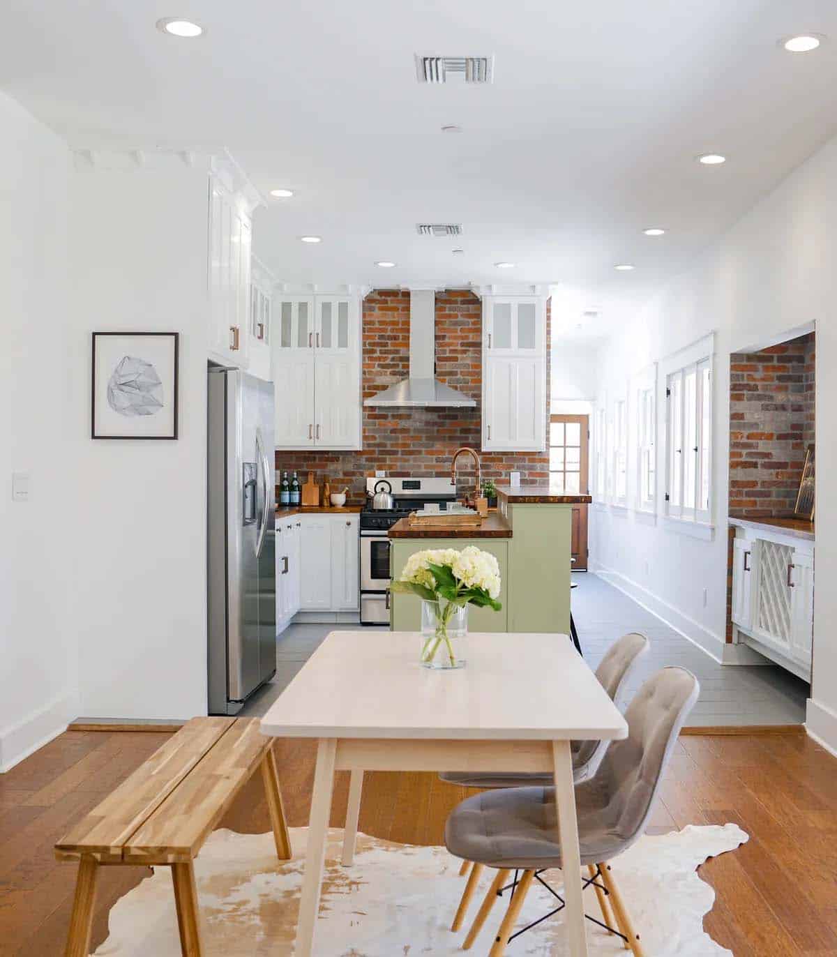 Common Area?w=400&h=260&fit=crop&q=40&auto=format&trim=auto