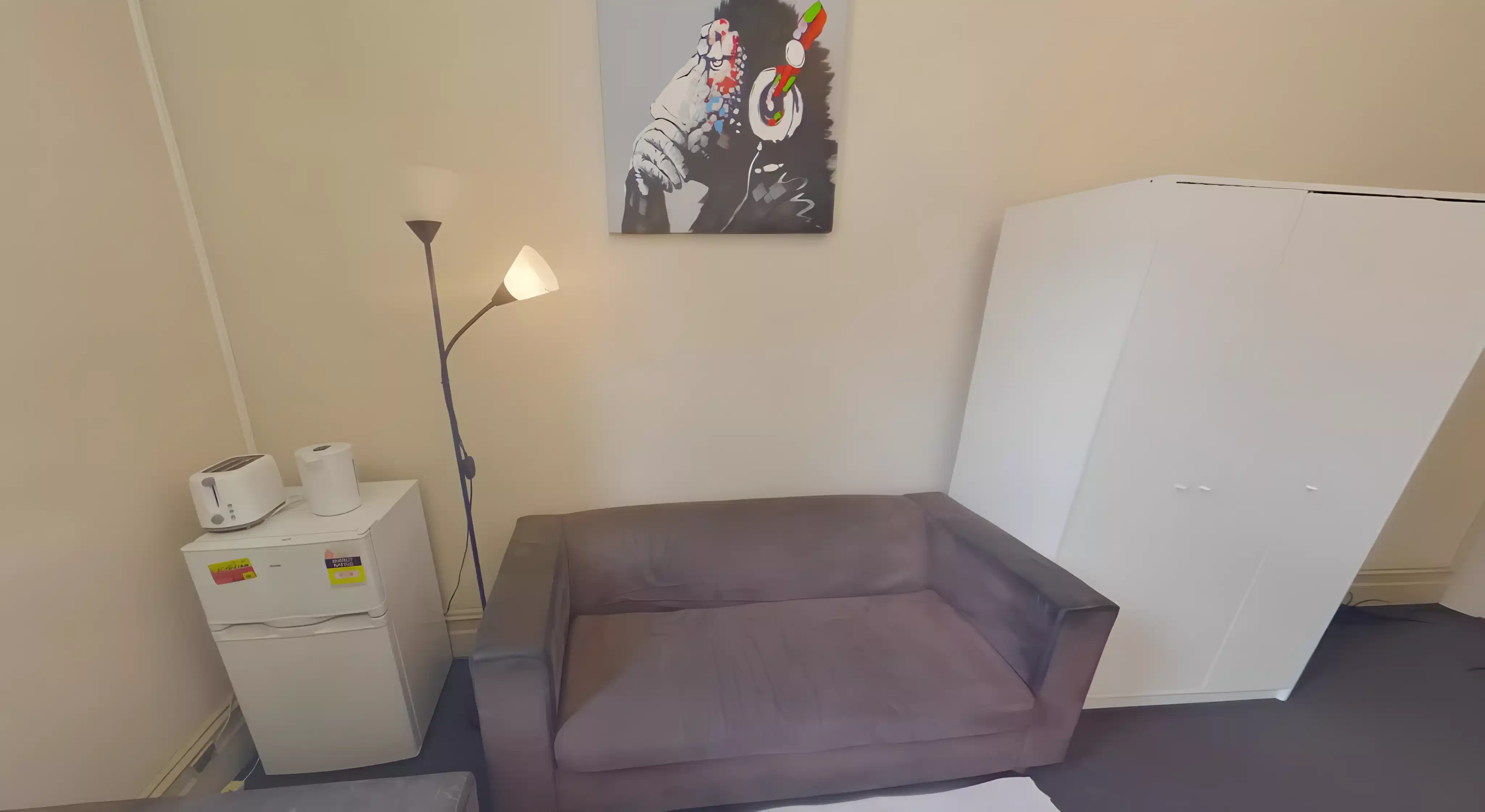 Common Area?w=400&h=260&fit=crop&q=40&auto=format&trim=auto